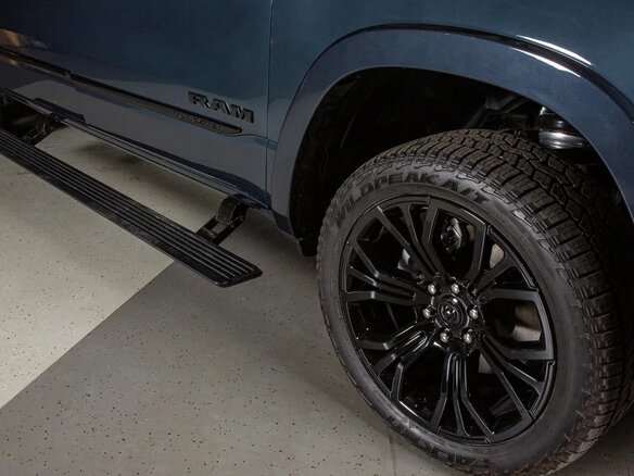 2026 Ram 1500 Crew Cab V Рестайлинг, синий, 11998000 рублей - вид 6