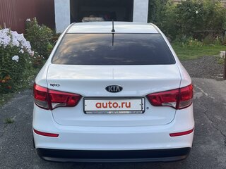 2016 Kia Rio III Рестайлинг, белый, 800000 рублей, вид 3