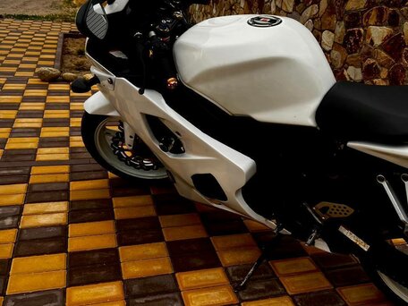2005 Suzuki GSX-R 600, белый, 510000 рублей, вид 3