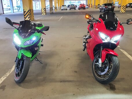 2014 Honda VFR 800, красный, 950000 рублей, вид 2