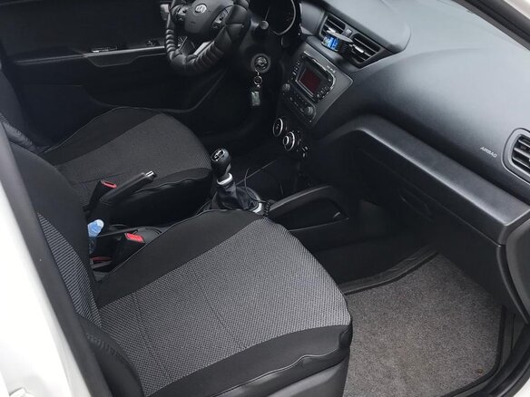 2015 Kia Rio III Рестайлинг, белый, 1000000 рублей - вид 4