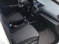 2015 Kia Rio III Рестайлинг, белый, 1000000 рублей - вид 4