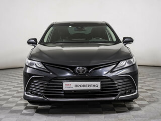 2022 Toyota Camry VIII (XV70) Рестайлинг, чёрный, 3147000 рублей, вид 2