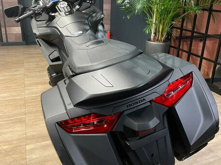 2025 Honda GL 1800 Gold Wing, серый, 3850000 рублей, вид 5