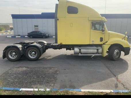 2002 Freightliner Columbia, жёлтый, 1600000 рублей, вид 2
