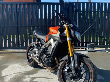 2014 Yamaha MT-09 (FZ-09), оранжевый, 700000 рублей, вид 2