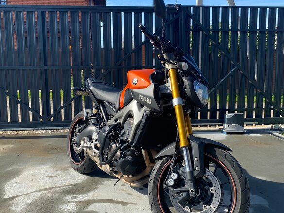 2014 Yamaha MT-09 (FZ-09), оранжевый, 700000 рублей - вид 1