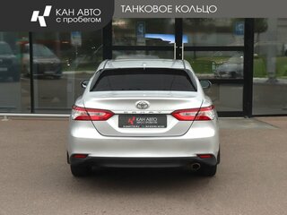2021 Toyota Camry VIII (XV70) Рестайлинг, серебристый, 2927000 рублей, вид 4