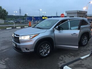 2014 Toyota Highlander III (XU50), серебристый, 3000000 рублей, вид 1