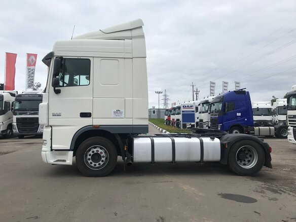 2018 DAF XF 105, серебристый - вид 1