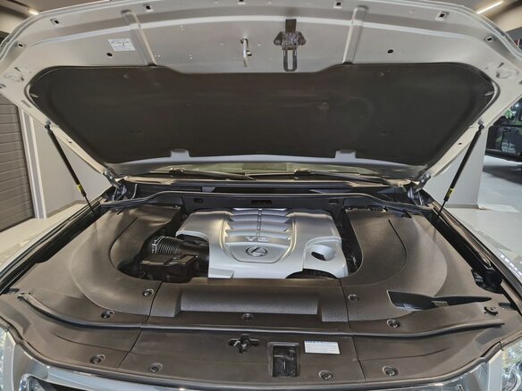 2012 Lexus LX 570 III Рестайлинг, серебристый, 4580000 рублей - вид 25