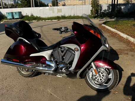 2008 Victory Vision Tour, красный, 1000000 рублей, вид 1