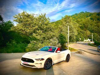 2018 Ford Mustang VI Рестайлинг, белый, 2649000 рублей, вид 2