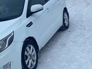 2012 Kia Rio 4-speed III, белый, 692000 рублей, вид 4