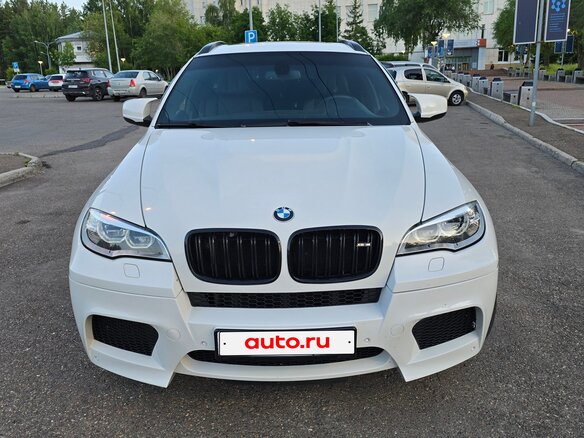 2013 BMW X6 M I (E71) Рестайлинг, белый, 2000000 рублей - вид 1