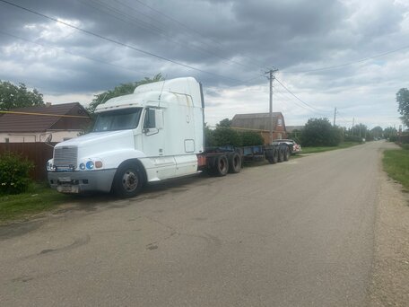 2003 Freightliner FLC, белый, 1200000 рублей, вид 1