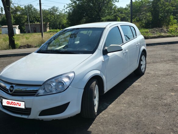 2013 Opel Astra H Рестайлинг, белый, 580000 рублей - вид 2
