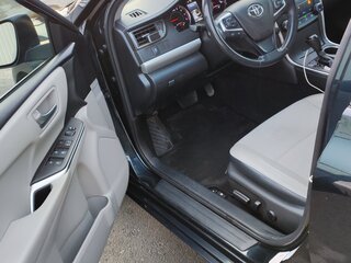 2016 Toyota Camry VII (XV50) Рестайлинг, синий, 1650000 рублей, вид 4