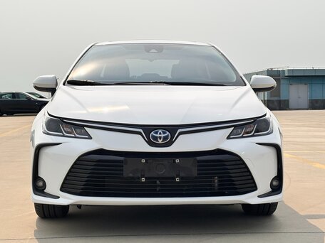 2022 Toyota Corolla XII (E210), белый, 2025000 рублей, вид 2