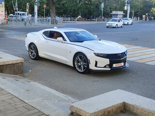 2019 Chevrolet Camaro 10-speed VI Рестайлинг, белый, 4699000 рублей, вид 1