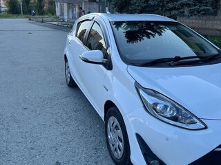2017 Toyota Aqua I Рестайлинг 2, белый, 1000000 рублей, вид 5