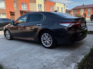2018 Toyota Camry VIII (XV70), серый, 2560000 рублей, вид 3