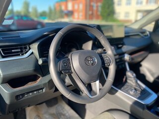 2023 Toyota RAV4 V (XA50), чёрный, 4200000 рублей, вид 4