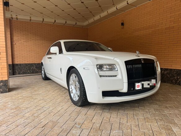 2010 Rolls-Royce Ghost I (Series I), белый, 9500000 рублей - вид 2
