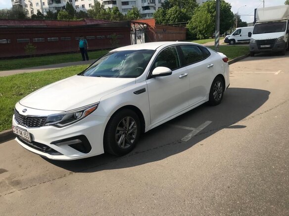 2019 Kia Optima IV Рестайлинг, белый, 1100000 рублей - вид 3