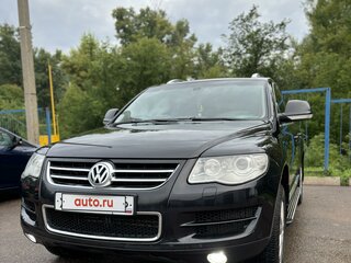 2009 Volkswagen Touareg I Рестайлинг, чёрный, 1380000 рублей, вид 1
