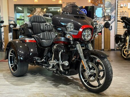 2020 Harley-Davidson CVO Tri Glide, чёрный, 7500000 рублей, вид 2