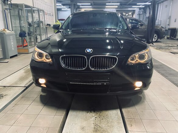 2006 BMW 5 серии 525xi V (E60/E61), чёрный - вид 1