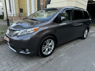 2010 Toyota Sienna III, серый, 2090000 рублей, вид 1