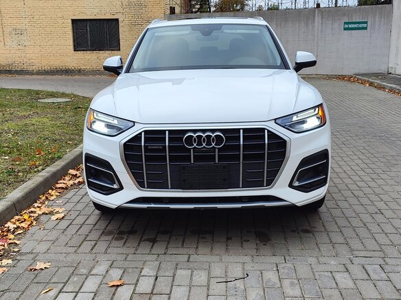 2021 Audi Q5 45 TFSI II (FY) Рестайлинг, белый, 3225000 рублей