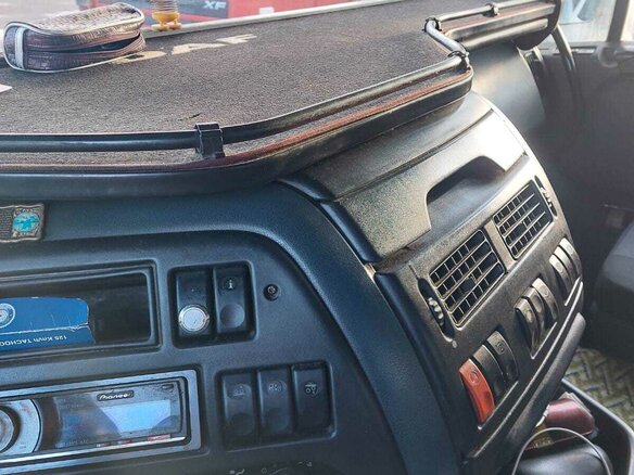 2002 DAF 95XF, белый, 838675 рублей - вид 9