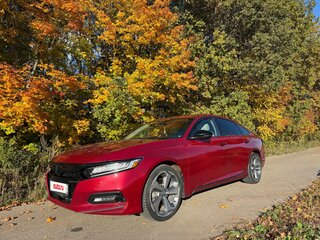 2017 Honda Accord X, красный, 1800000 рублей, вид 1