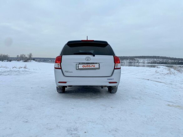 2014 Toyota Corolla Fielder XI (E160, E170, E180), серебристый, 1320000 рублей - вид 4