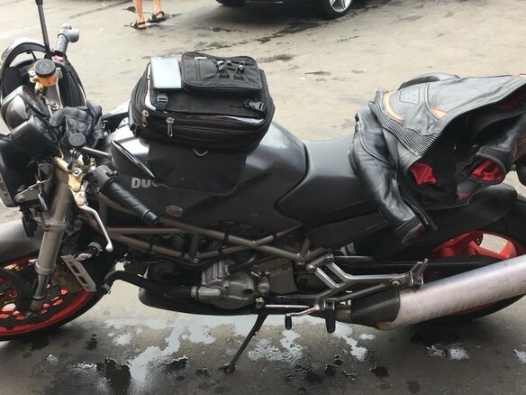 2001 Ducati Monster S4, серый - вид 4