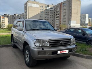 2004 Toyota Land Cruiser 100 Series Рестайлинг 1, серебристый, 1600000 рублей, вид 3