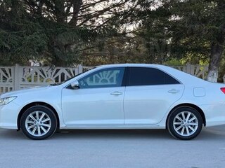 2014 Toyota Camry VII (XV50), белый, 1870000 рублей, вид 2