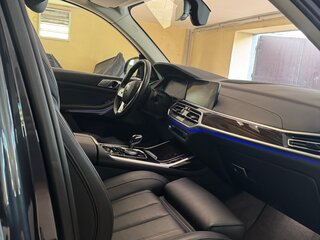 2020 BMW X7 40i I (G07), серый, 6400000 рублей, вид 4