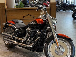 2025 Harley-Davidson Fat Boy, красный, 3950000 рублей, вид 5