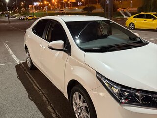 2018 Toyota Corolla XI (E160, E170, E180) Рестайлинг 1, белый, 1850000 рублей, вид 1