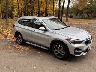 2021 BMW X1 28i sDrive II (F48) Рестайлинг, серебристый, 3370000 рублей, вид 2