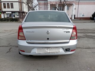 2012 Renault Logan I Рестайлинг, серебристый, 430000 рублей, вид 3