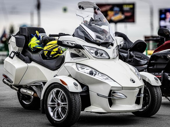 2011 BRP Can-Am Spyder, белый, 1700000 рублей - вид 5