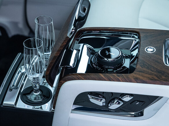 2018 Rolls-Royce Cullinan I (Series I), серый, 27900000 рублей - вид 10