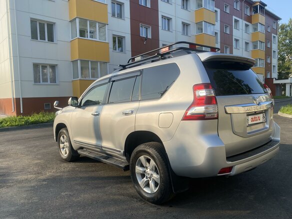 2015 Toyota Land Cruiser Prado 6-speed 150 Series Рестайлинг 1, серый, 4180000 рублей - вид 4