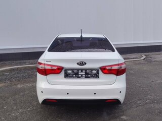 2013 Kia Rio 5-speed III, белый, 649000 рублей, вид 4
