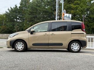 2023 Toyota Sienta III, бежевый, 1029008 рублей, вид 4